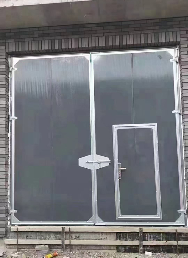 王益工业平开门在大型设备制造车间的应用实例 王益工业平开门在大型设备制造车间的应用实例