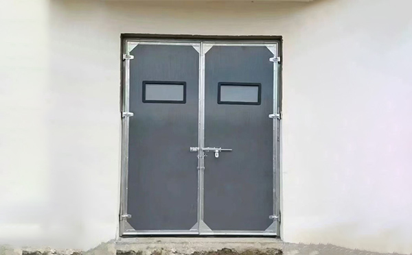 王益工业门在高温作业区域的运行表现